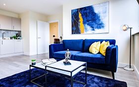 Hybrid Resi - London, Sutton, Free On-Site Car Or Van Parking